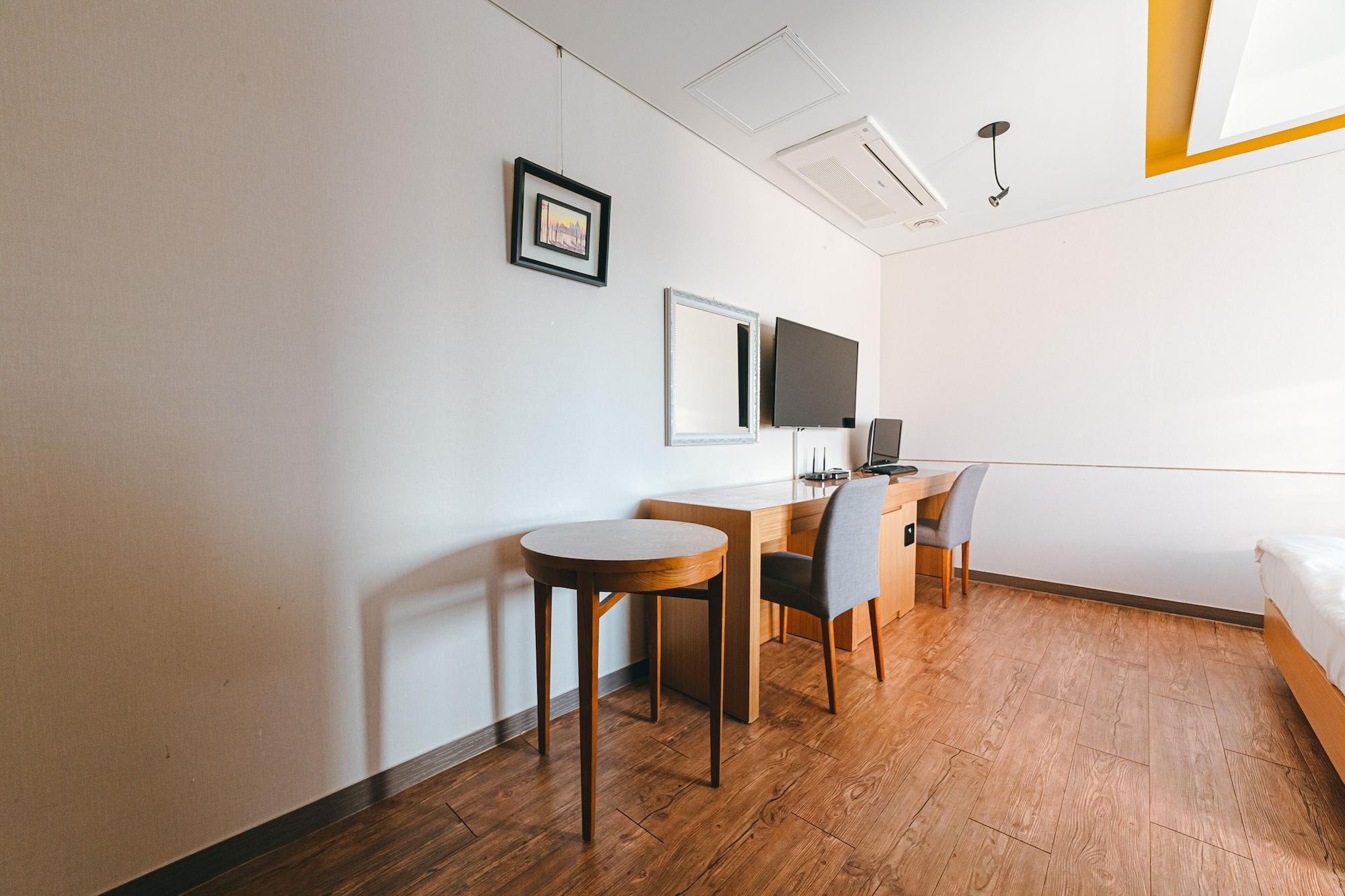 Gallery Tourist Hotel Tongyeong Esterno foto