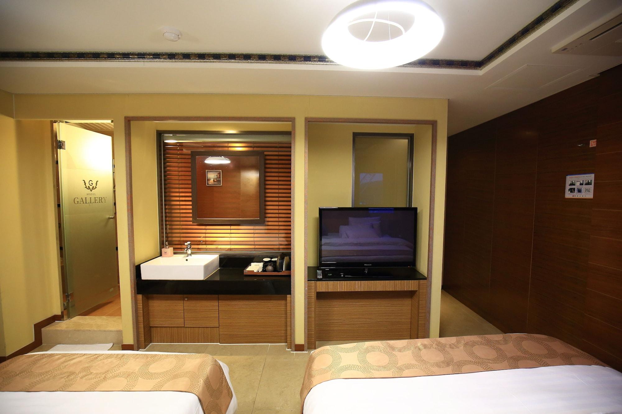 Gallery Tourist Hotel Tongyeong Esterno foto