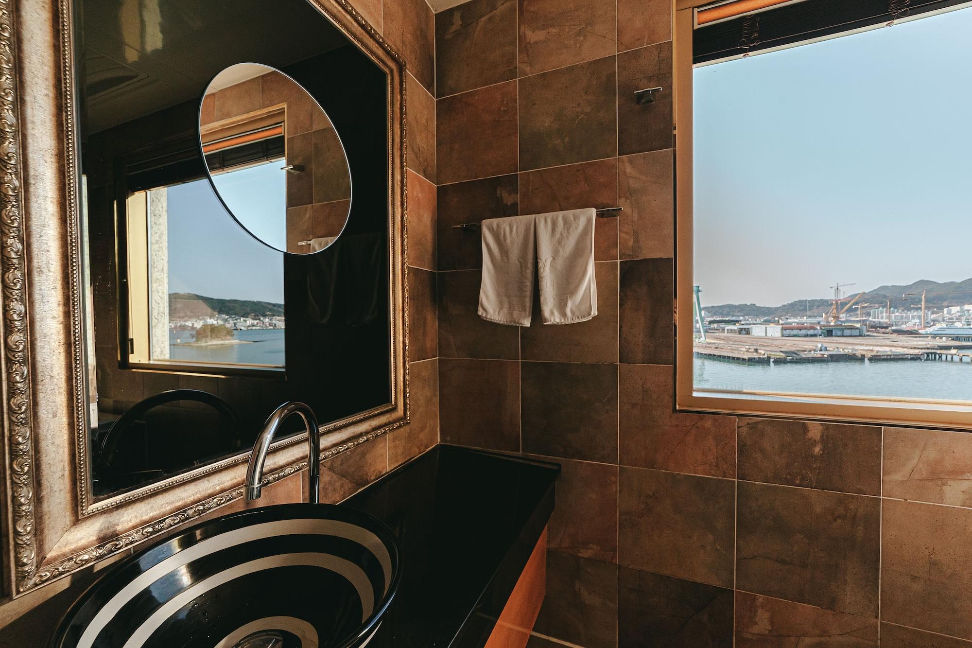 Gallery Tourist Hotel Tongyeong Esterno foto