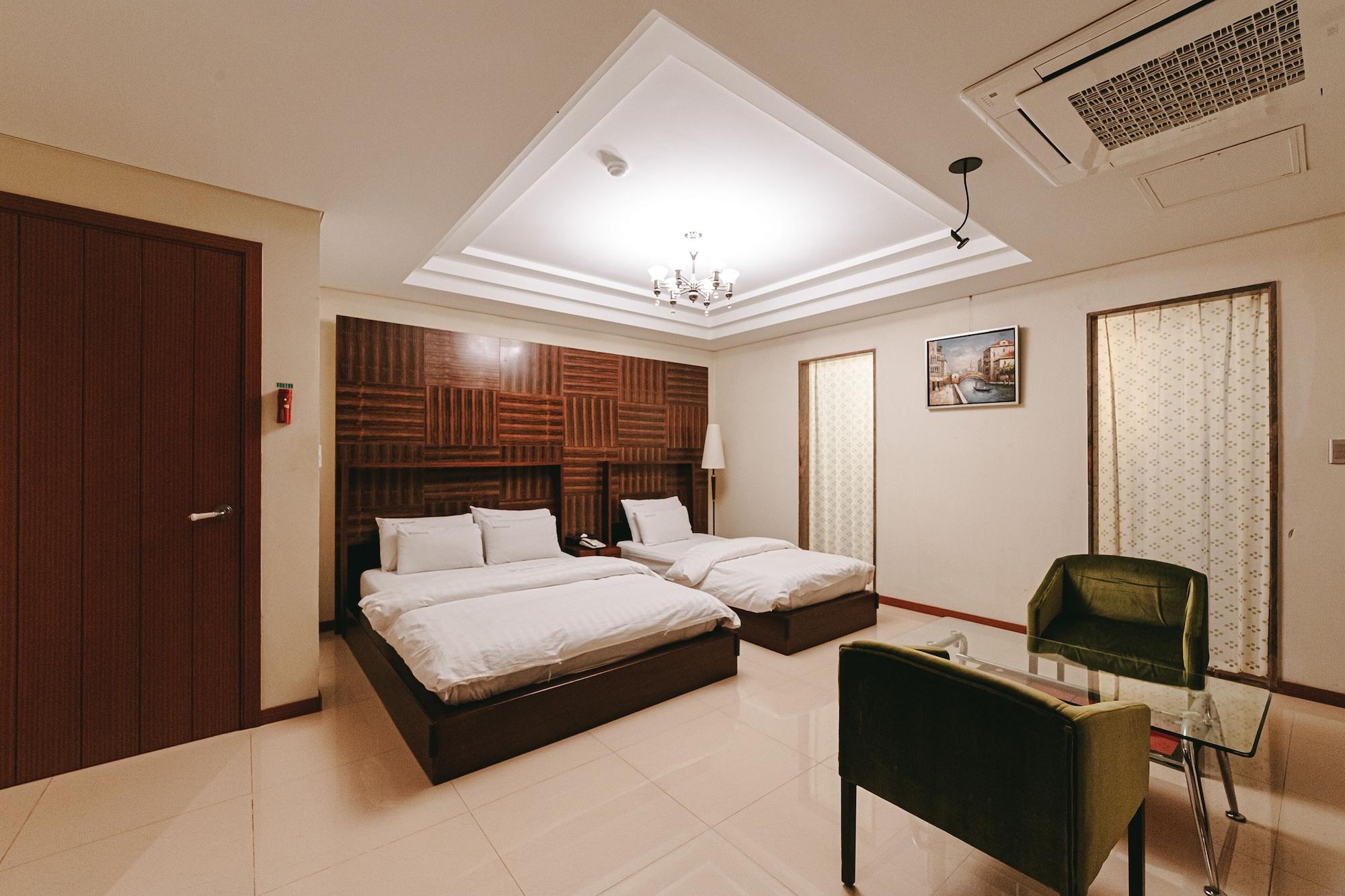 Gallery Tourist Hotel Tongyeong Esterno foto