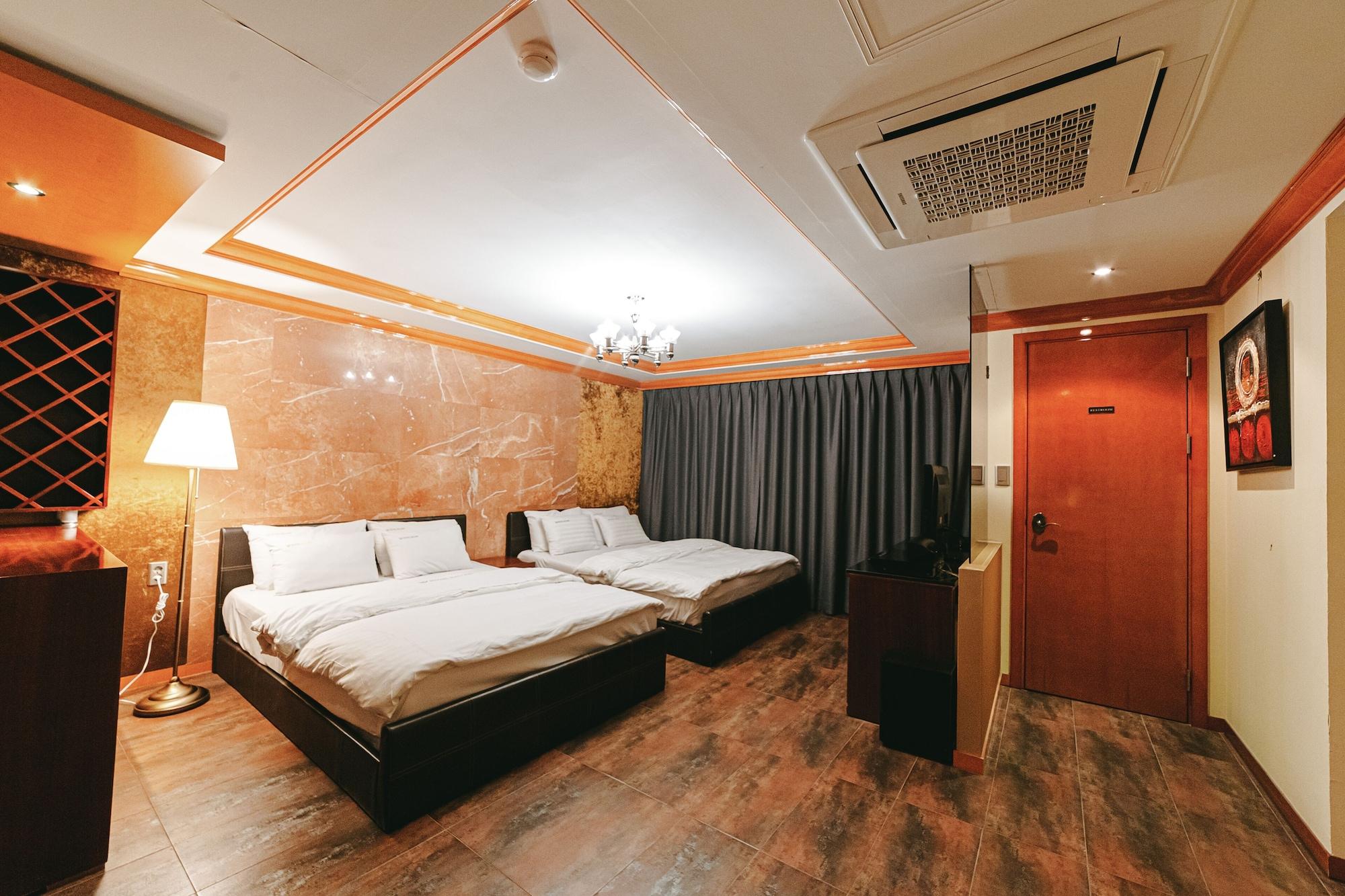 Gallery Tourist Hotel Tongyeong Esterno foto