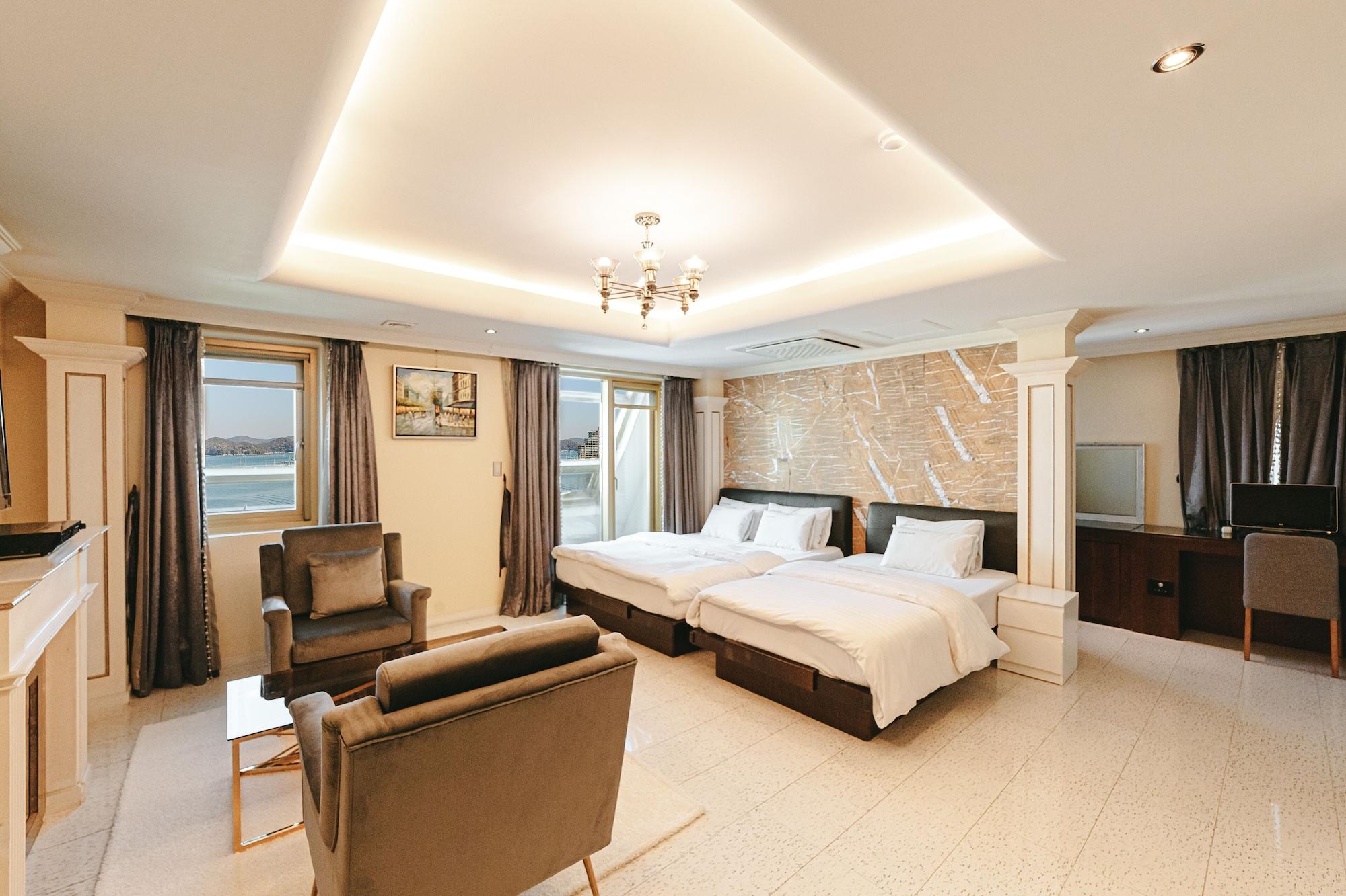 Gallery Tourist Hotel Tongyeong Esterno foto