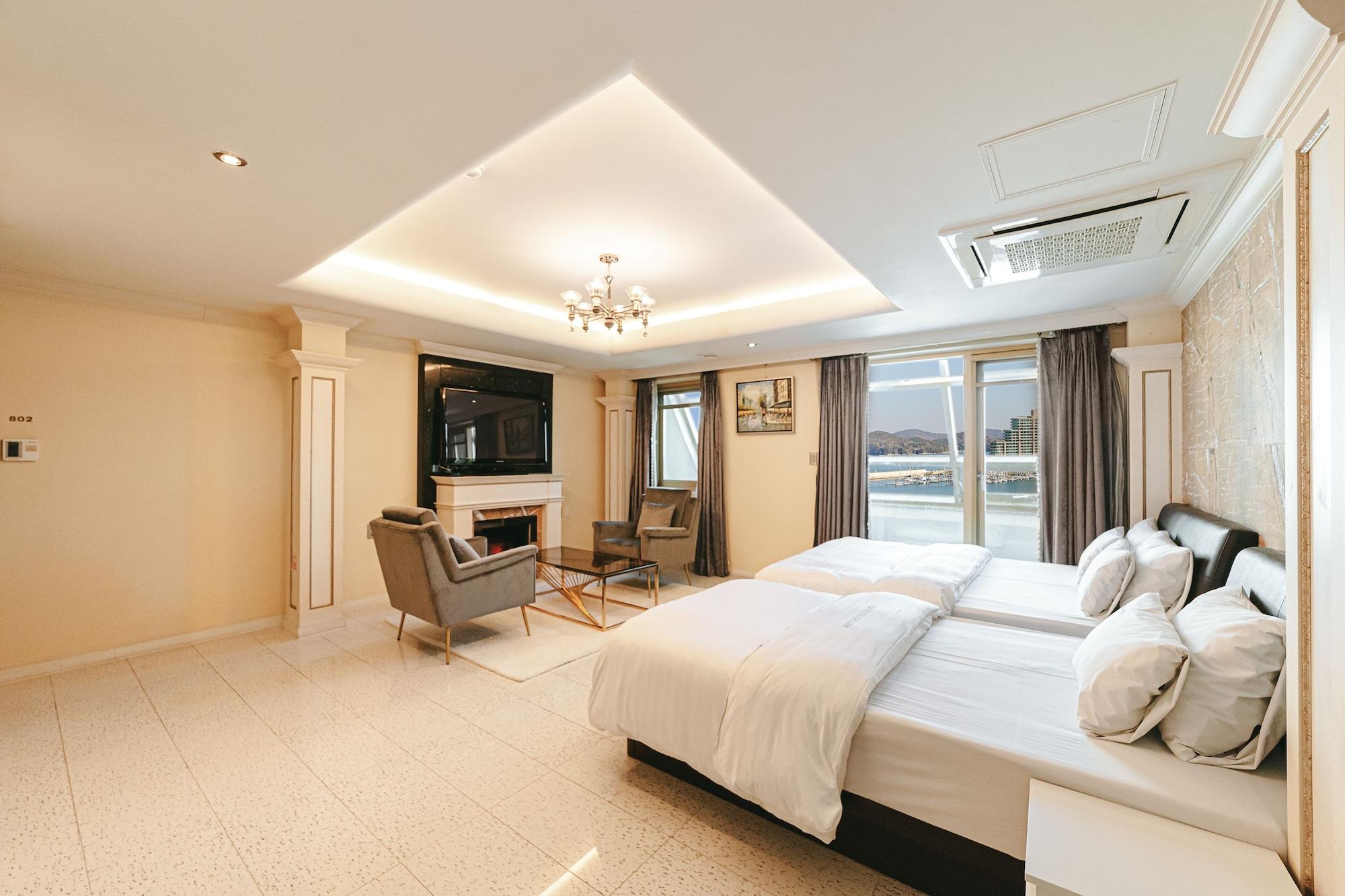 Gallery Tourist Hotel Tongyeong Esterno foto