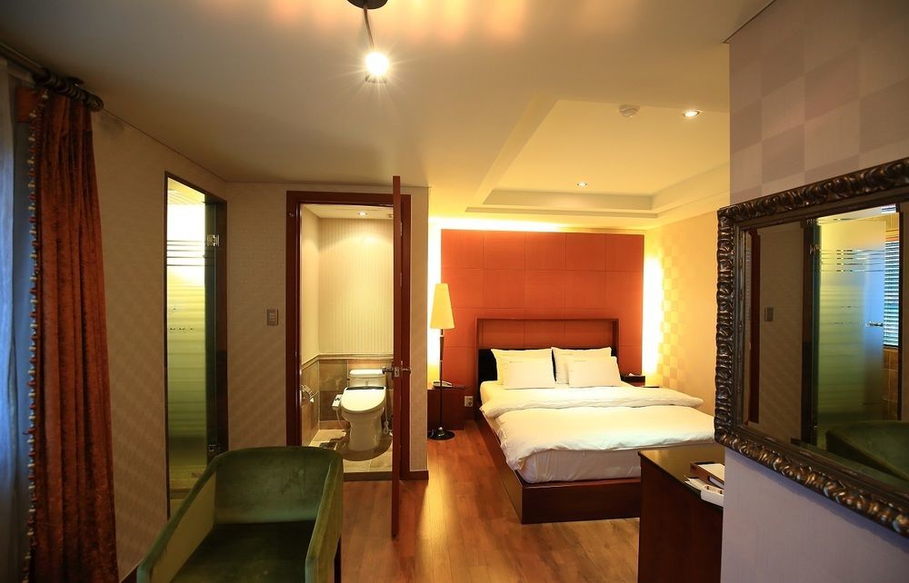 Gallery Tourist Hotel Tongyeong Esterno foto
