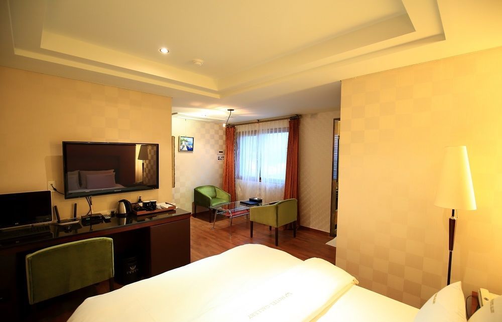 Gallery Tourist Hotel Tongyeong Esterno foto