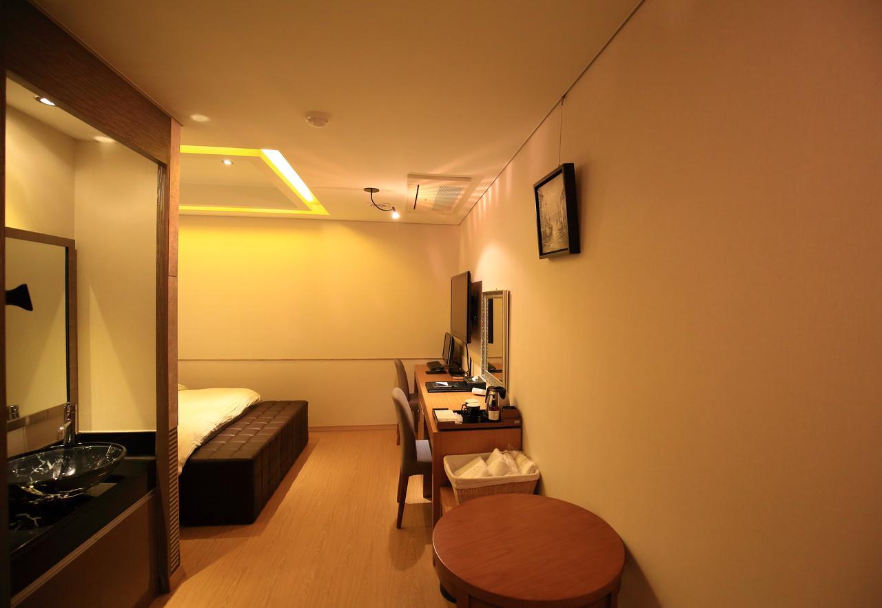 Gallery Tourist Hotel Tongyeong Esterno foto