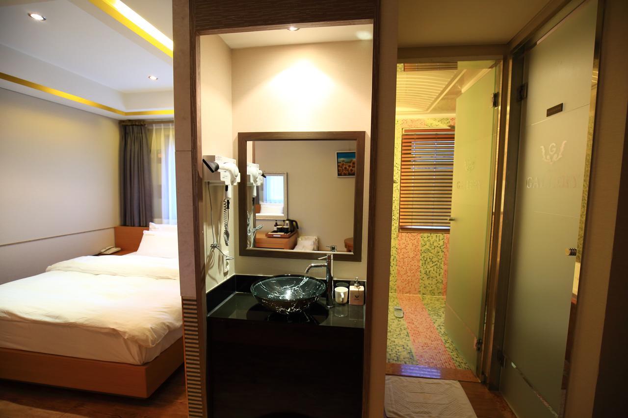 Gallery Tourist Hotel Tongyeong Esterno foto