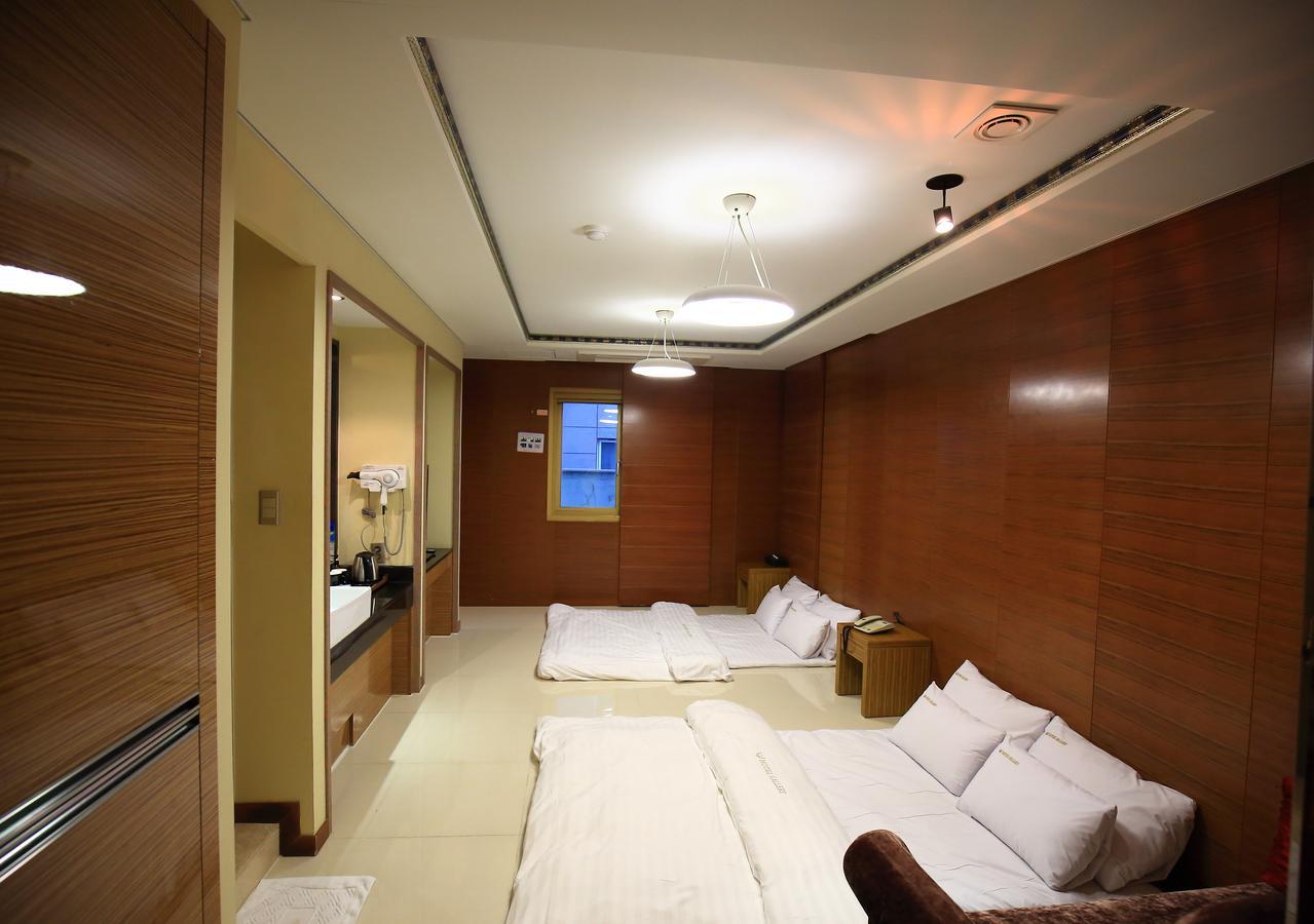 Gallery Tourist Hotel Tongyeong Esterno foto